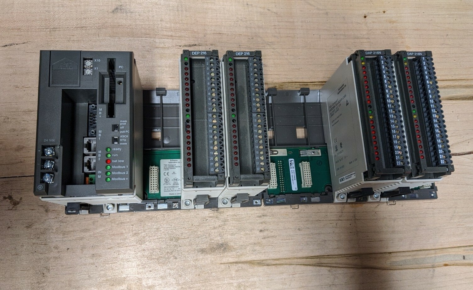 Schneider Modicon AEG TSX Compact Rack & CPU PC-E984-265 DEP216 DAP216N