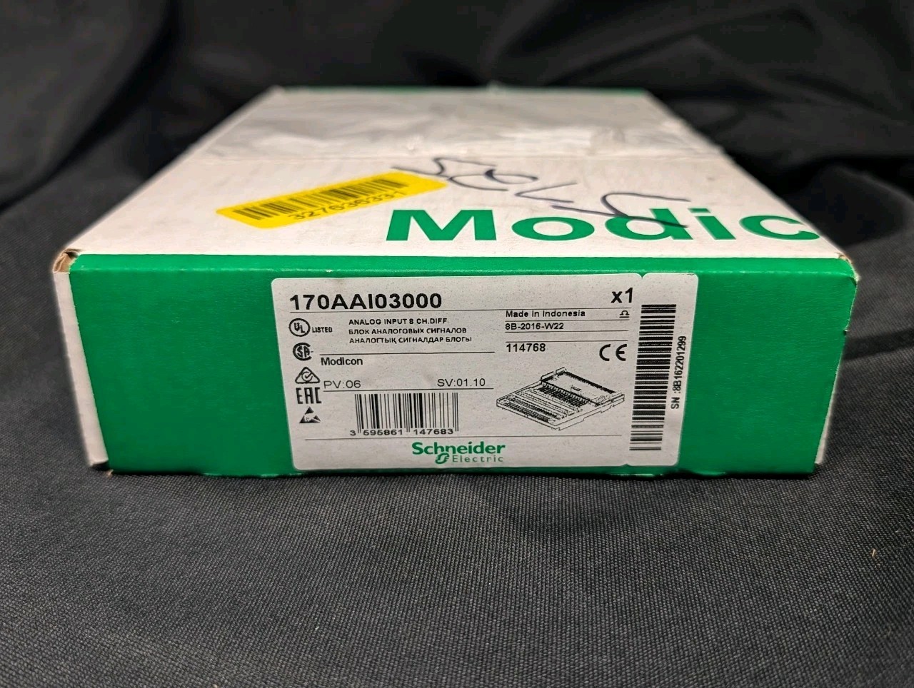 SCHNEIDER 170AAI03000 ANALOG INPUT 8 CH.DIFF ( NEW IN BOX )
