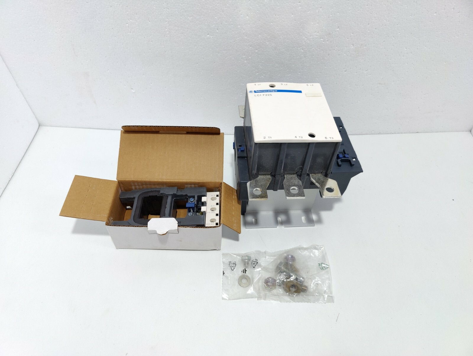 Telemecanique LC1 F225 Contactor Schneider Electric LC1F225AC 115/120 95v 50hz