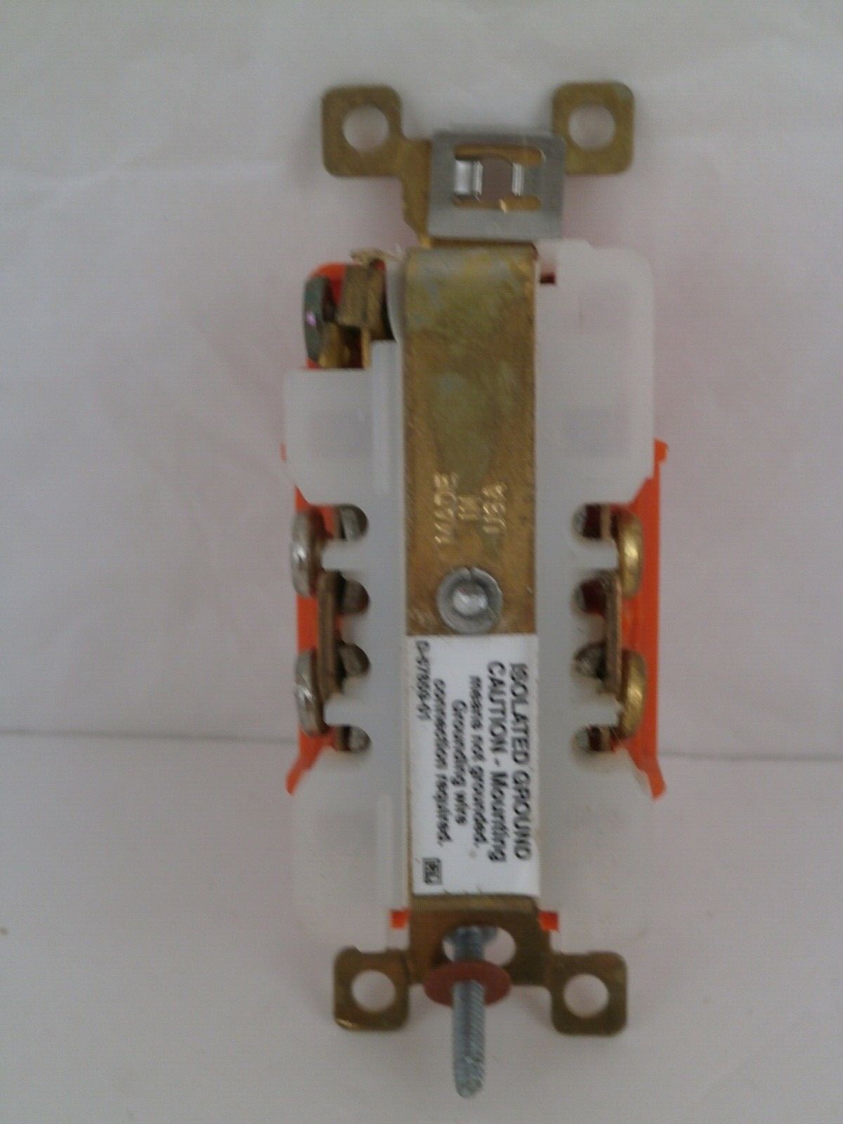 BRYANT ISOLATED GROUNDING RECEPTACLE 15A/125V 5262- ORANGE *NEW SURPLUS NO BOX*