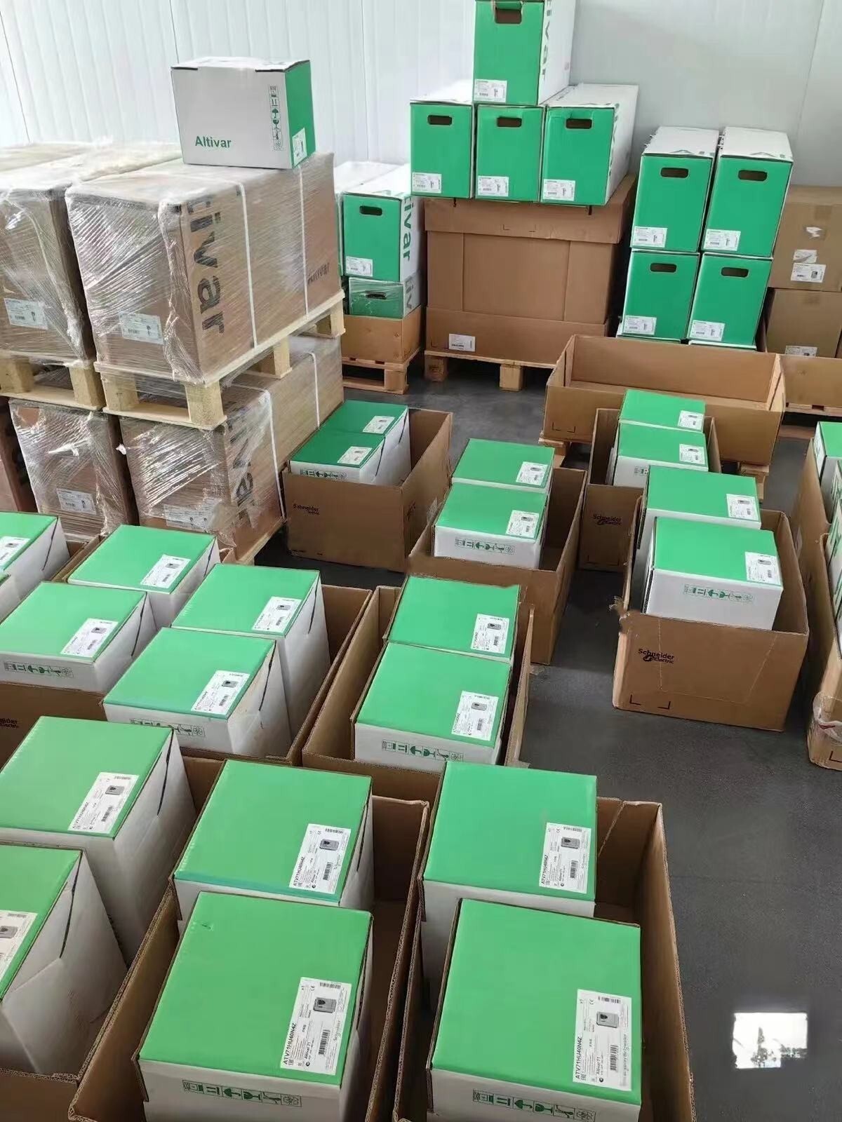 ATV61HD15N4Z Variable Frequency Drive New IN STOCK Ship by UPS