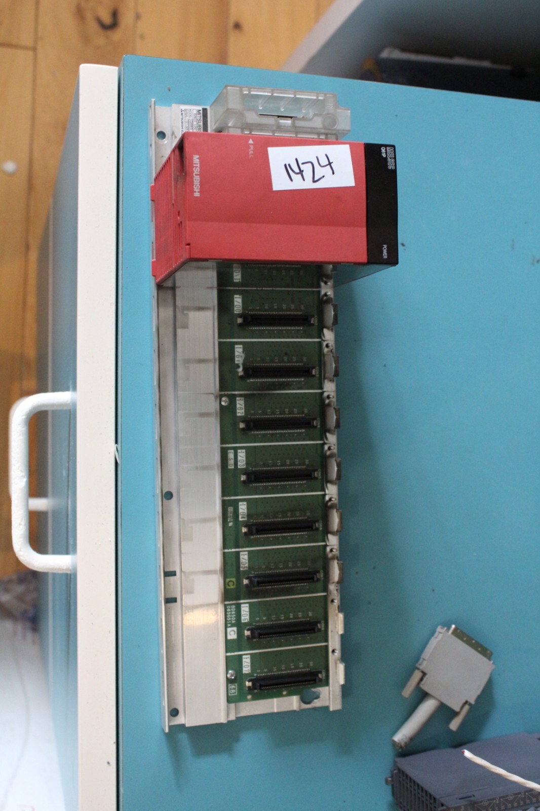 MITSUBISHI Q68B BASE UNIT + Q61P POWER SUPPLY MELSEC WORKING PULL