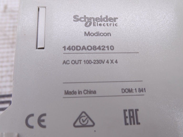 SCHNEIDER ELECTRIC 140-DAO-842-10 PLC MODULE