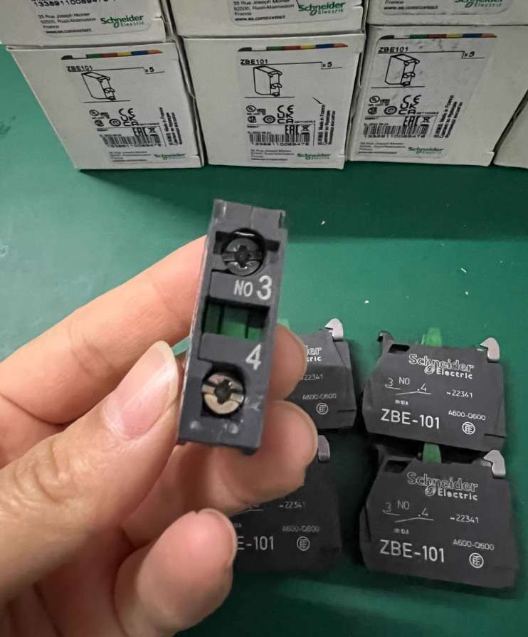 1PC NEW Schneider Button switch contacts ZBE101 ZBE-101 1NO #LL