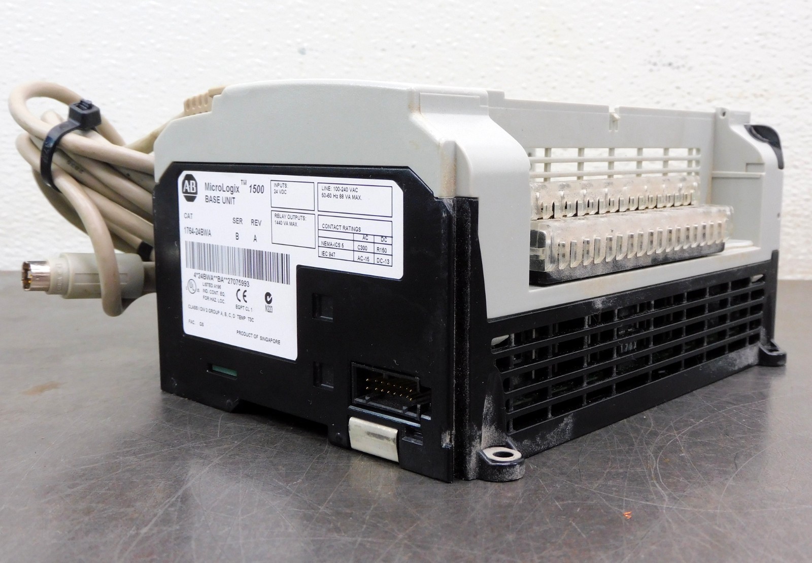 Allen Bradley 1764-24BWA MicroLogix Power Controller Base Unit 240/24V AC/DC
