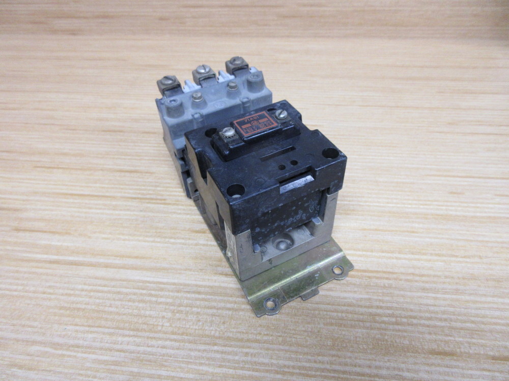 Allen Bradley 702-BOD93 Contactor 702-B0D93 3 Pole,Coil 71A01