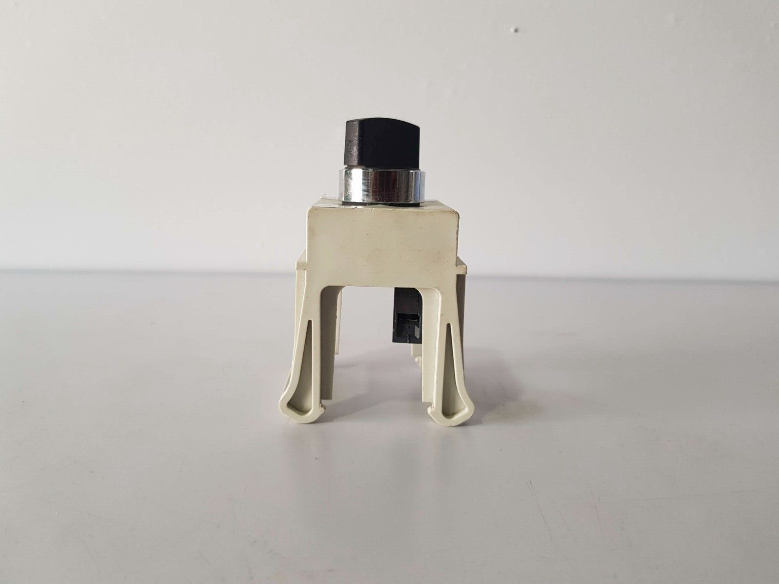 TELEMECANIQUE SELECTOR SWITCH CONTACT BLOCK ZBE-101