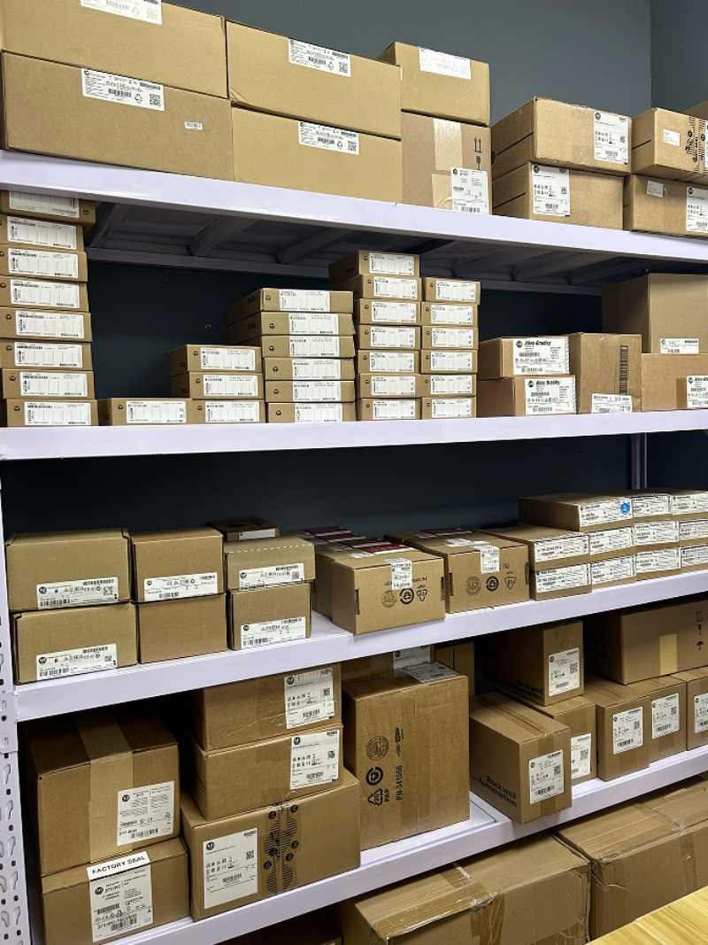 Allen-Bradley 1769-L24ER-QB1B 1769L24ERQB1B CompactLogix 750KB DI/O Controller