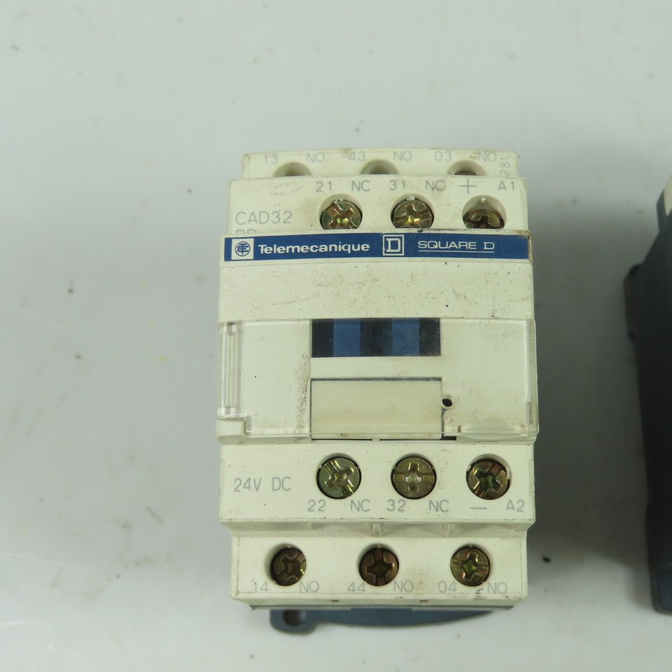 Telemecanique CAD32BD 24VDC Control Relay 10A 600V Max Lot Of 2