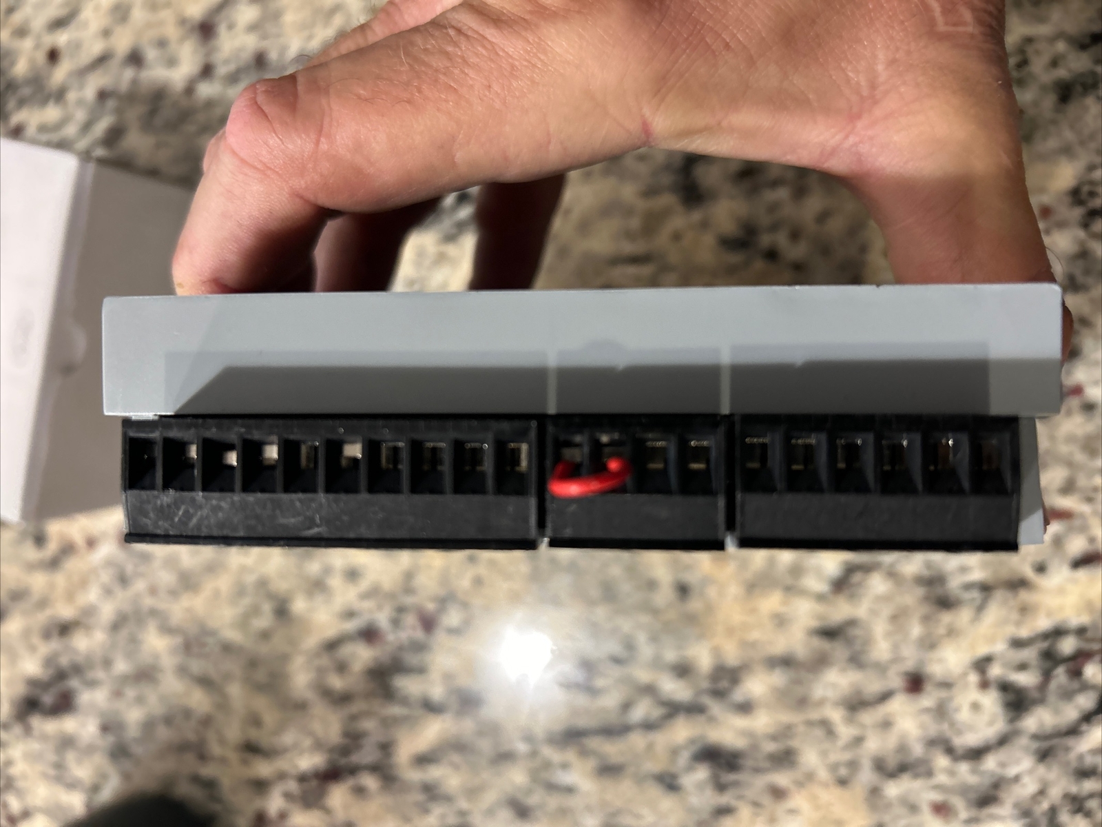 Vertx V100 HID Door/Reader Interface Module.