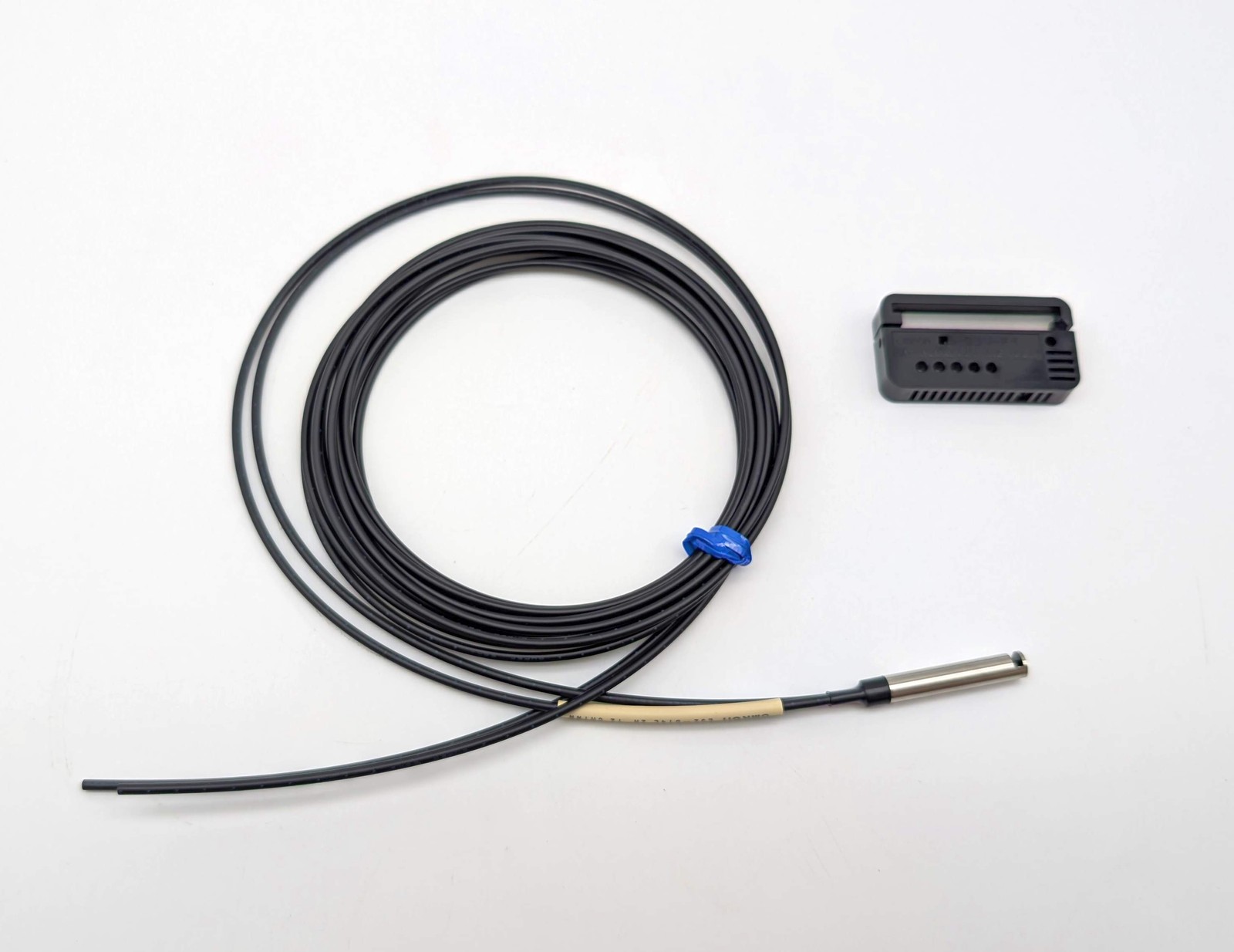 Omron E32-D14L Diffuse Fiber Optic Sensor 2m Len 6mm Dia Right Angle Head