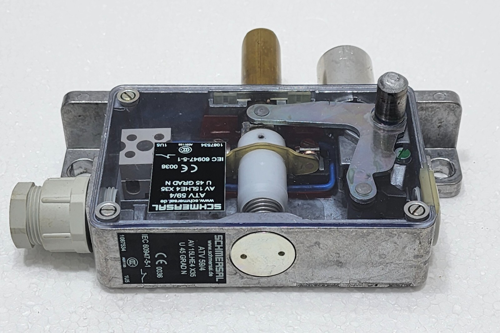 Schmersal ATV 59/4 Door locking device AV 15LHE4 X35 U 45 GRAD N 1087534