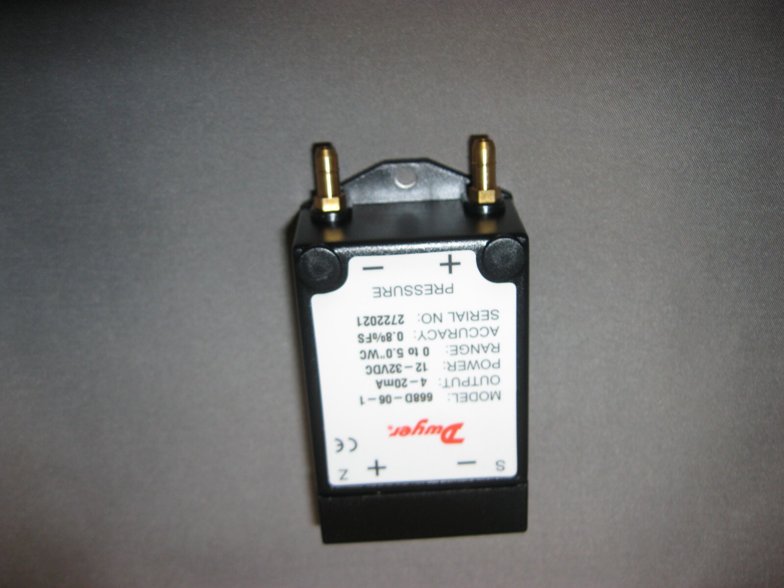 DWYER 668D-06-1 COMPACT DIFFERENTIAL PRESSURE TRANSMITTER 668D 12-32VDC 4-20MA
