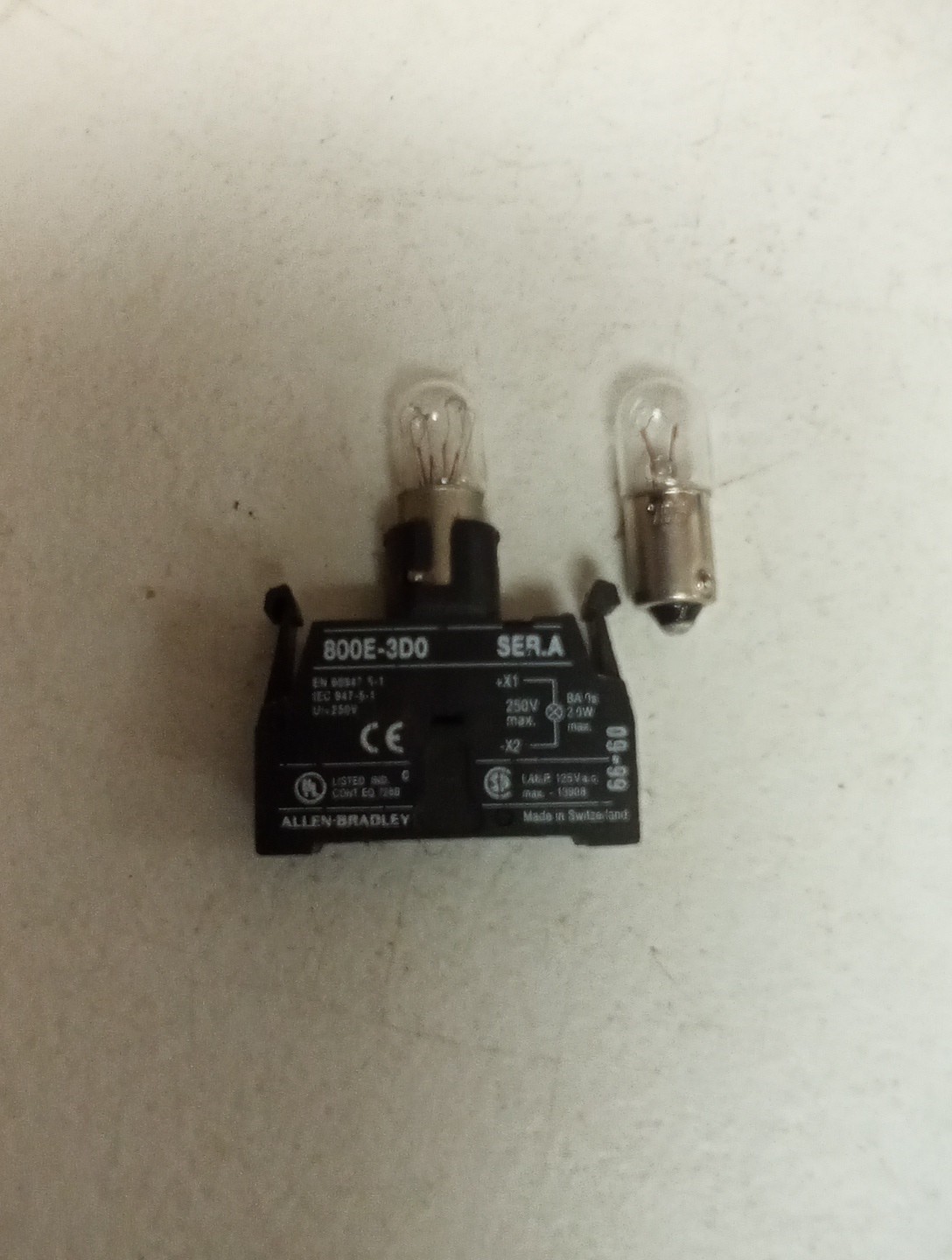 Allen Bradley 800E-3D0 Series a Pilot Light Module W/Extra Bulb