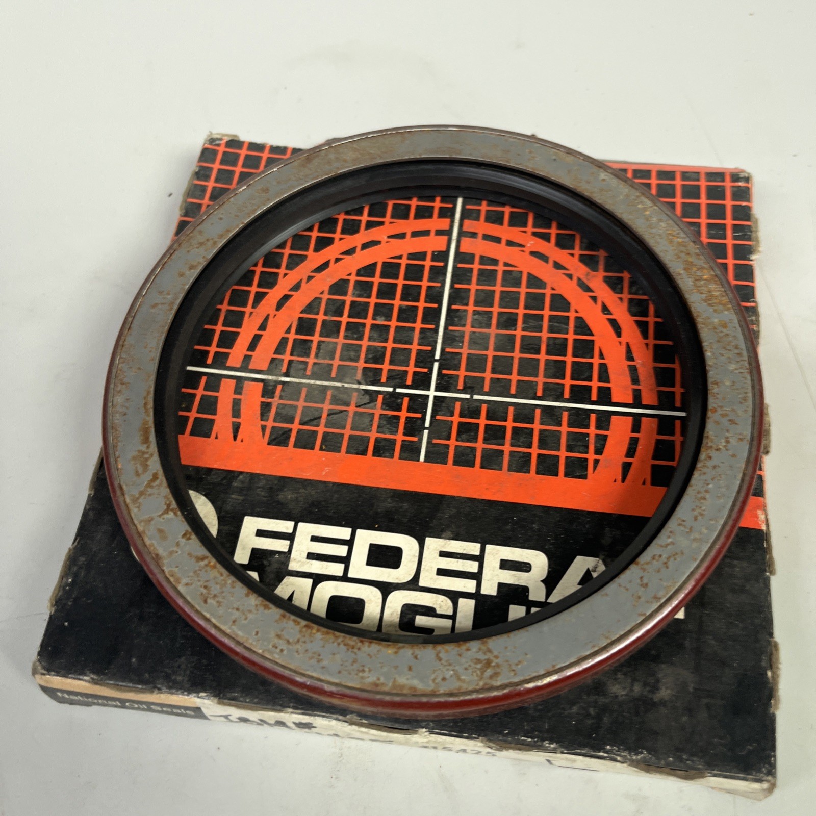 New Genuine OIL SEAL415425