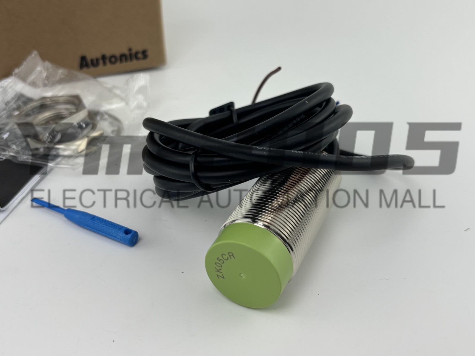 1QTY Brand New ones AUTONICS CR30-15AO
