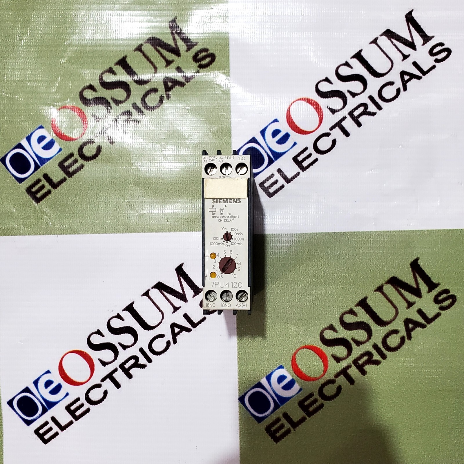 SIEMENS 7PU4120-2AN20 TIMER RELAY VOLTAGE 220V AC FREE FAST SHIPPING