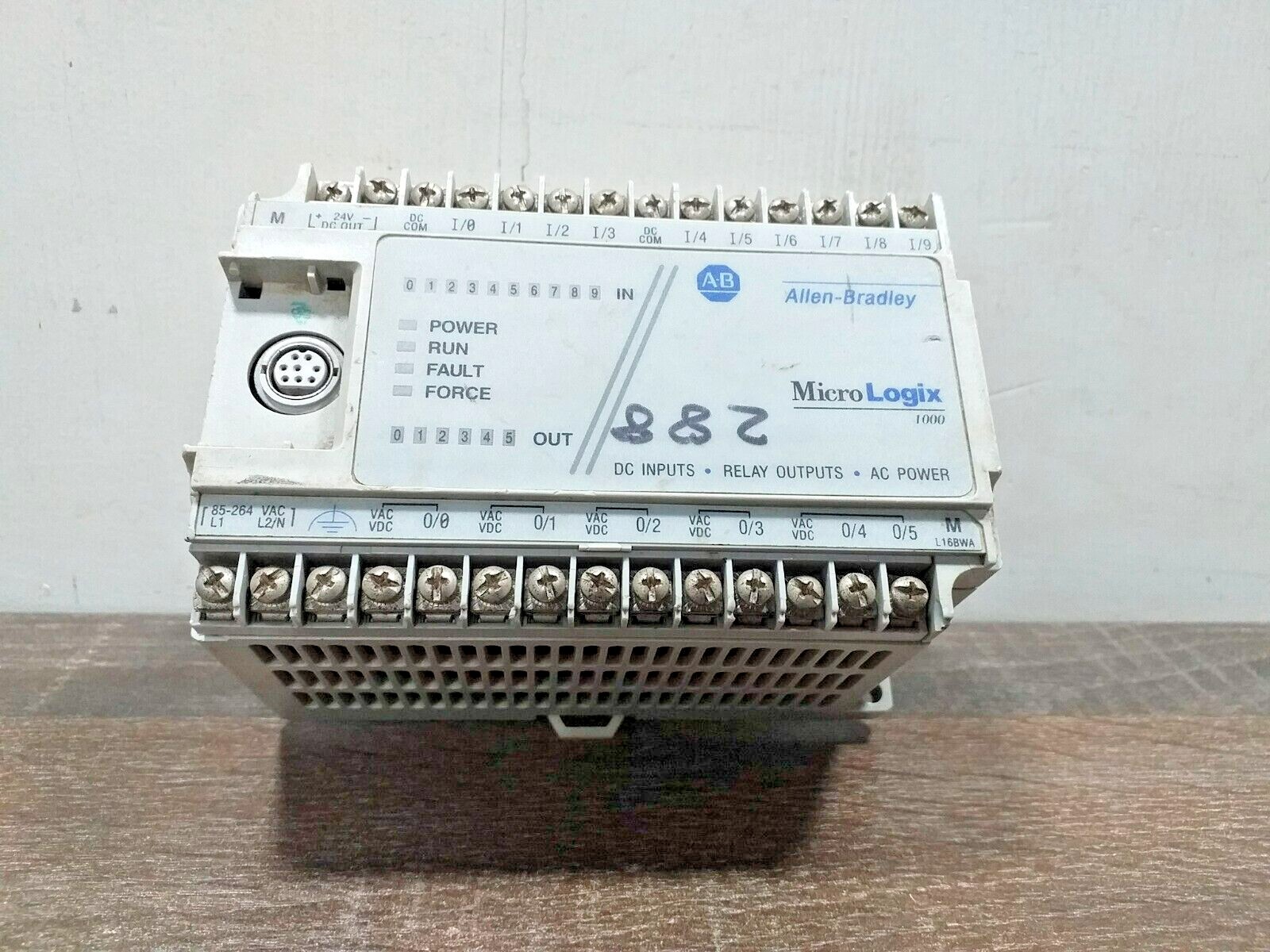COSMETIC DAMAGE | ALLEN BRADLEY 1761-L16BWA SER.E MICROLOGIX 1000 PLC