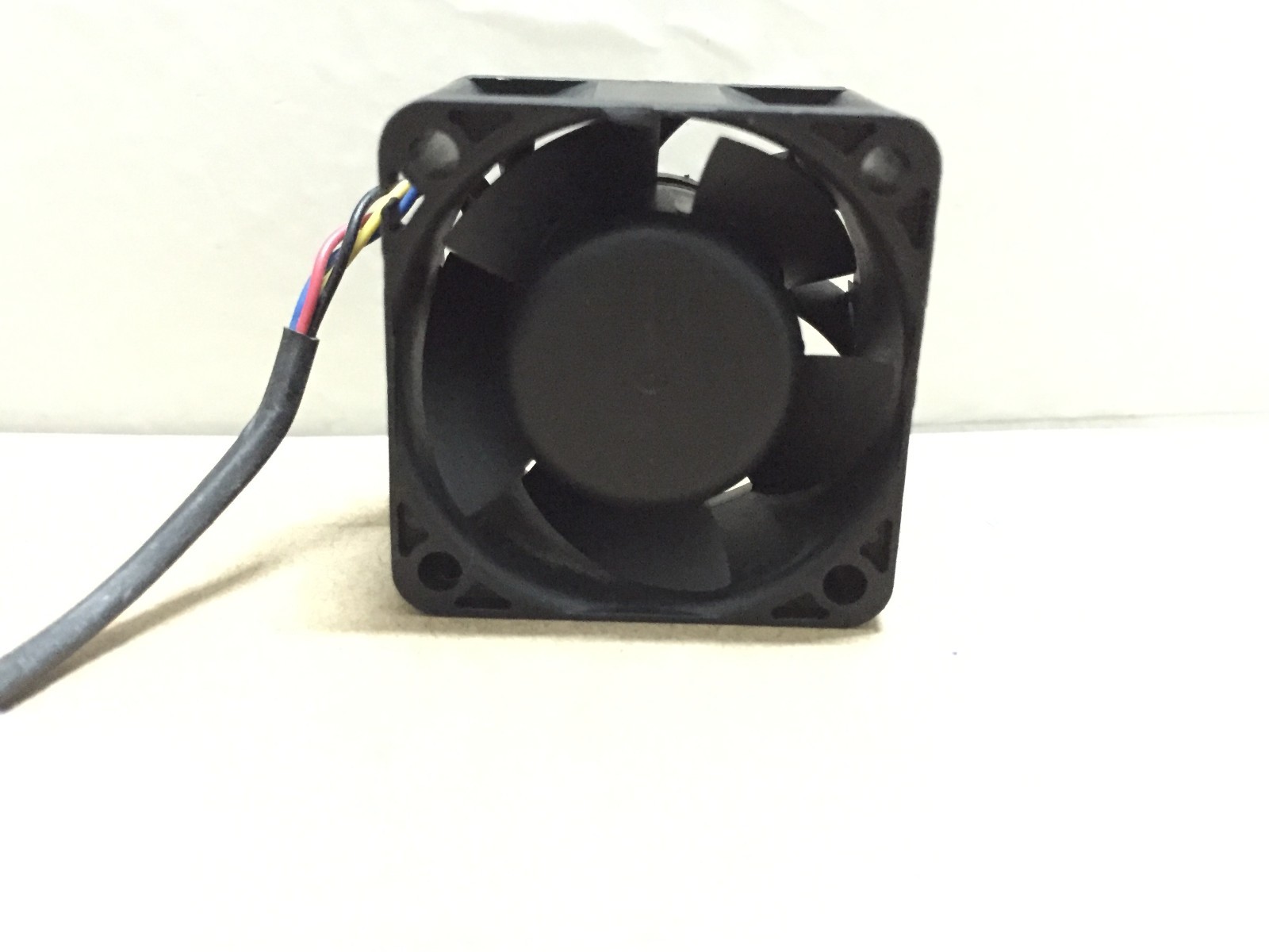 1pcs FOXCONN MODEL PLA040H12M DC12V 0.22A Chassis Cooling fan 4pin