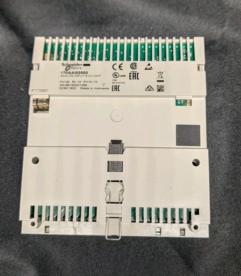 SCHNEIDER 170AAI03000 ANALOG INPUT 8 CH.DIFF ( NEW IN BOX )