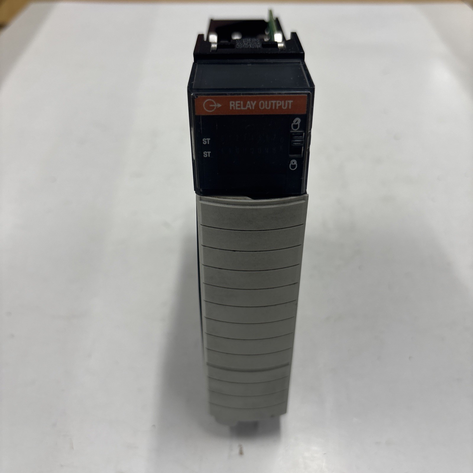 Allen Bradley 1756-OW16/A 96197678 16 Point Relay Output Module FW 3.2