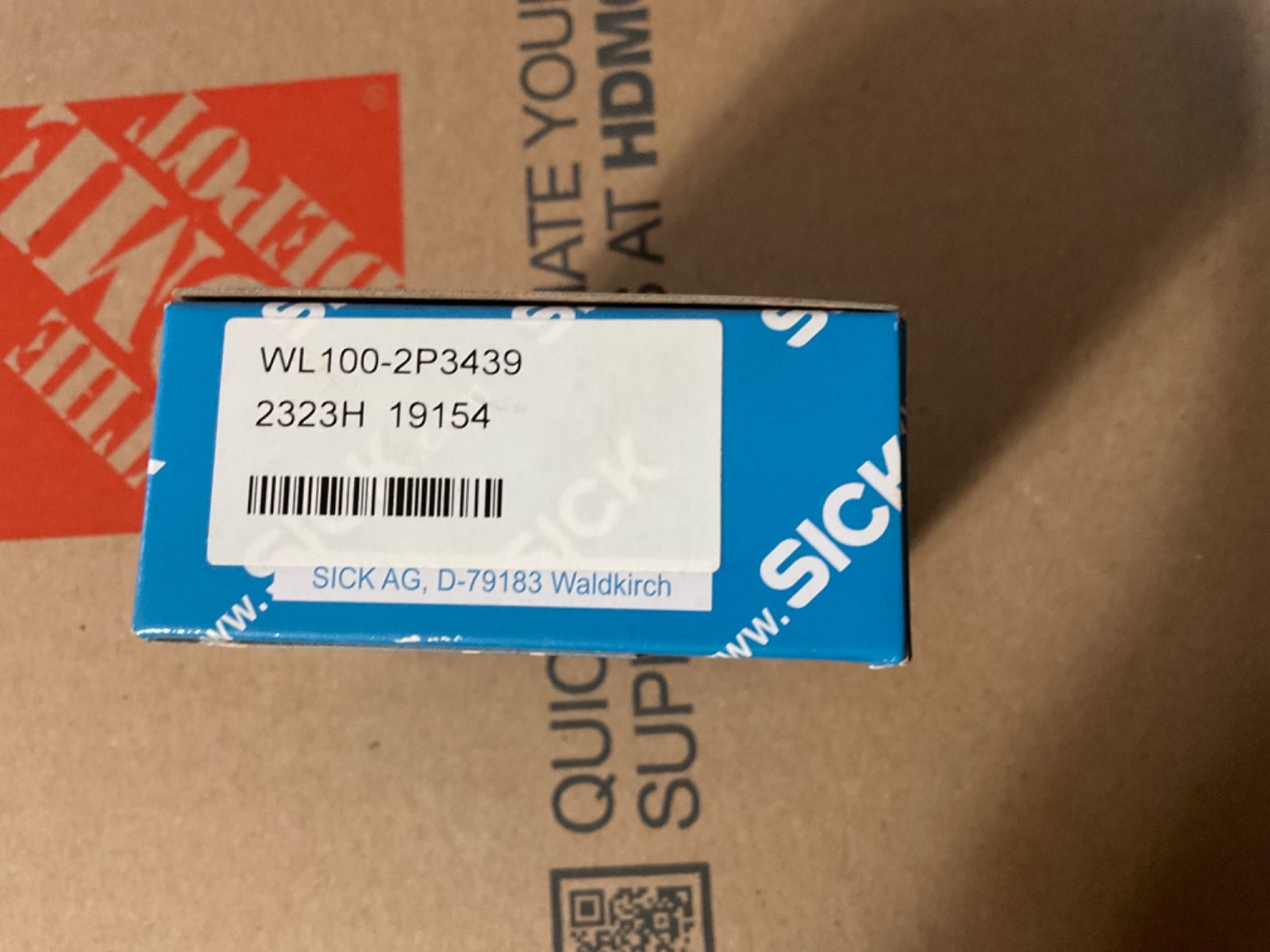 NEW Sick WL100-2P3439 WL1002P3439 Miniature Photoelectric Sensor Switch 10-30VDC