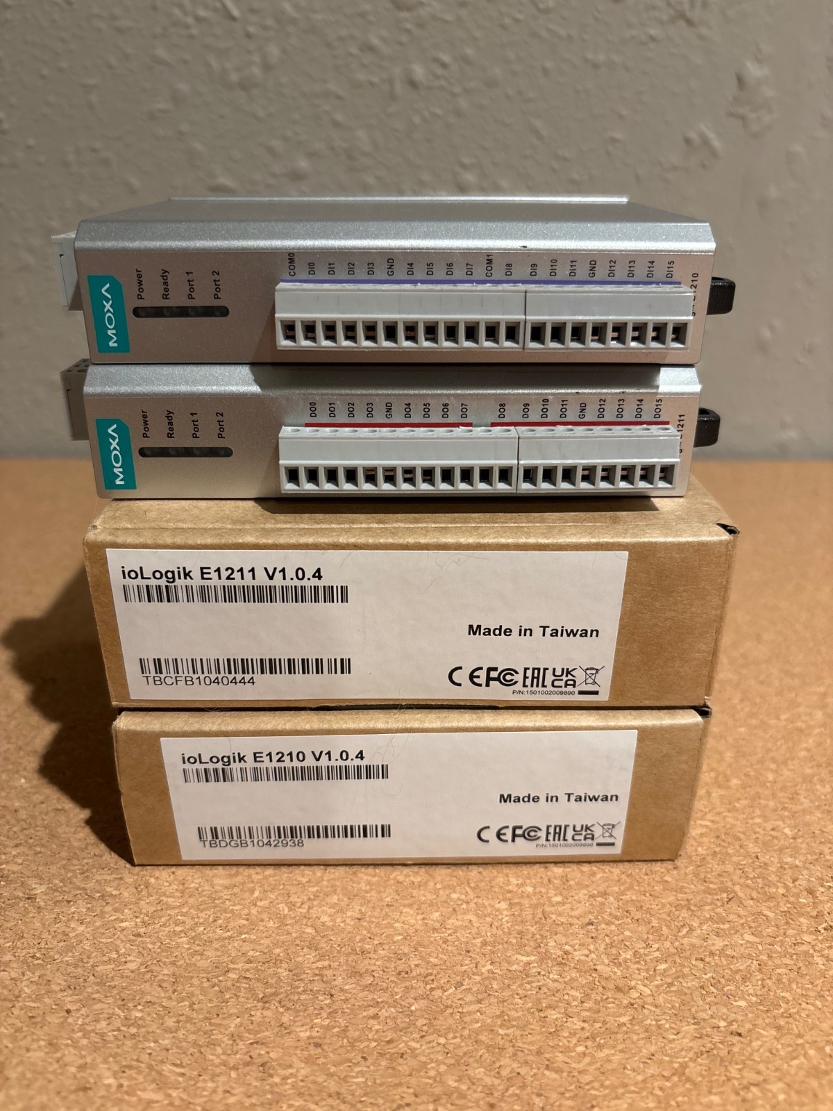 Moxa ioLogik E1210 E1211 Lot of 4 Remote Ethernet I/O 16 DI DO 2 NIB 2 Used
