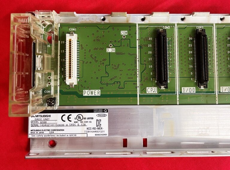MITSUBISHI BASE UNIT, Q38B, 5 VDC, 0.124 AMP, 13″ LENGTH, 4″ WIDTH
