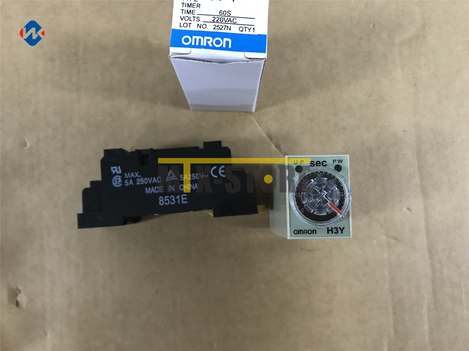 1PCS New OMRON PYFZ-14A-E Relay Base Socket with relay H3Y-4 replce PYF14A-E
