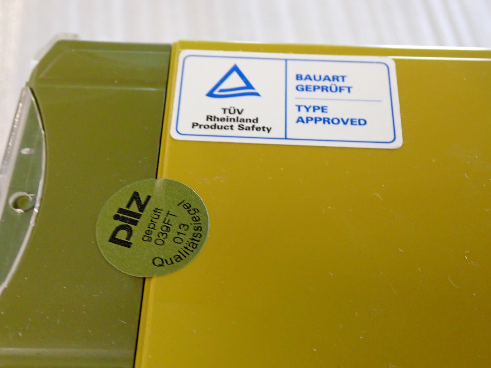 PSWZ-F PILZ 120VAC 2n/o 1n/c 2so D59
