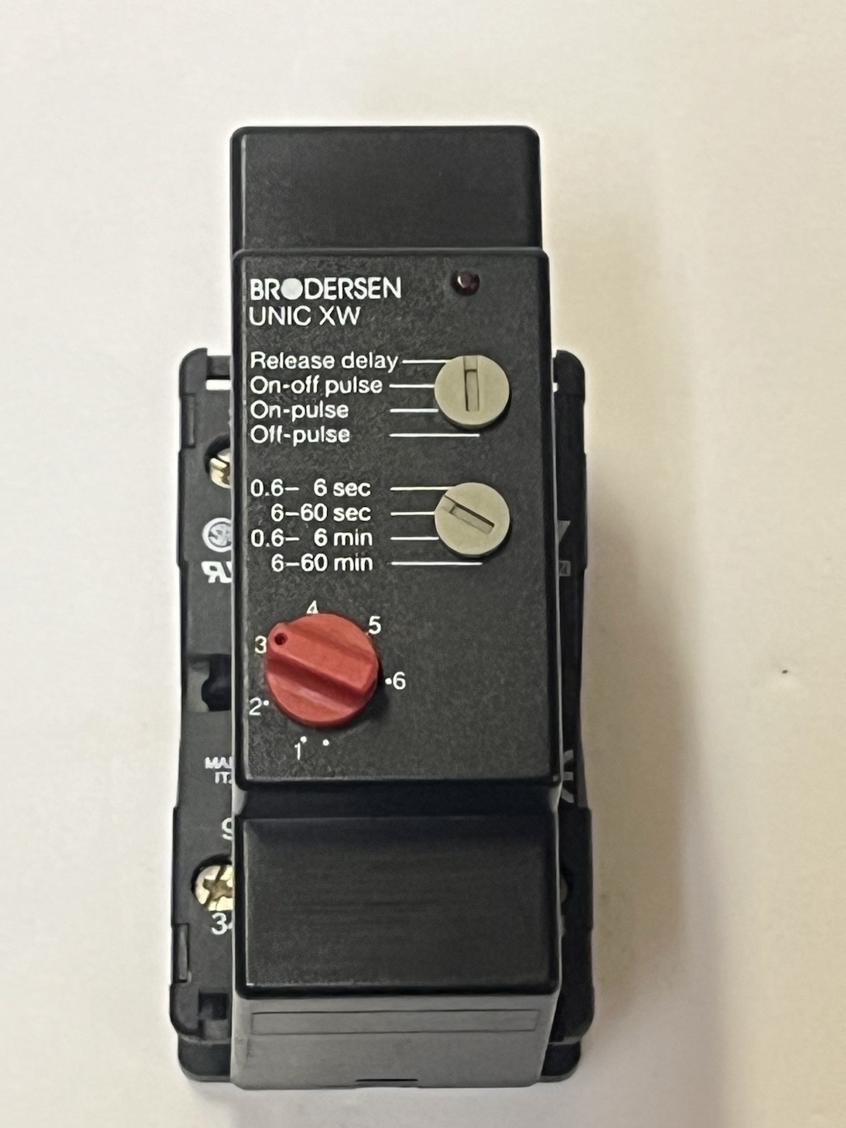 BRODERSEN SYSTEMS UNIC XW S1 SERIES MULTI-FUNCTION TIMER RELAY 12-240V – ZPD 11