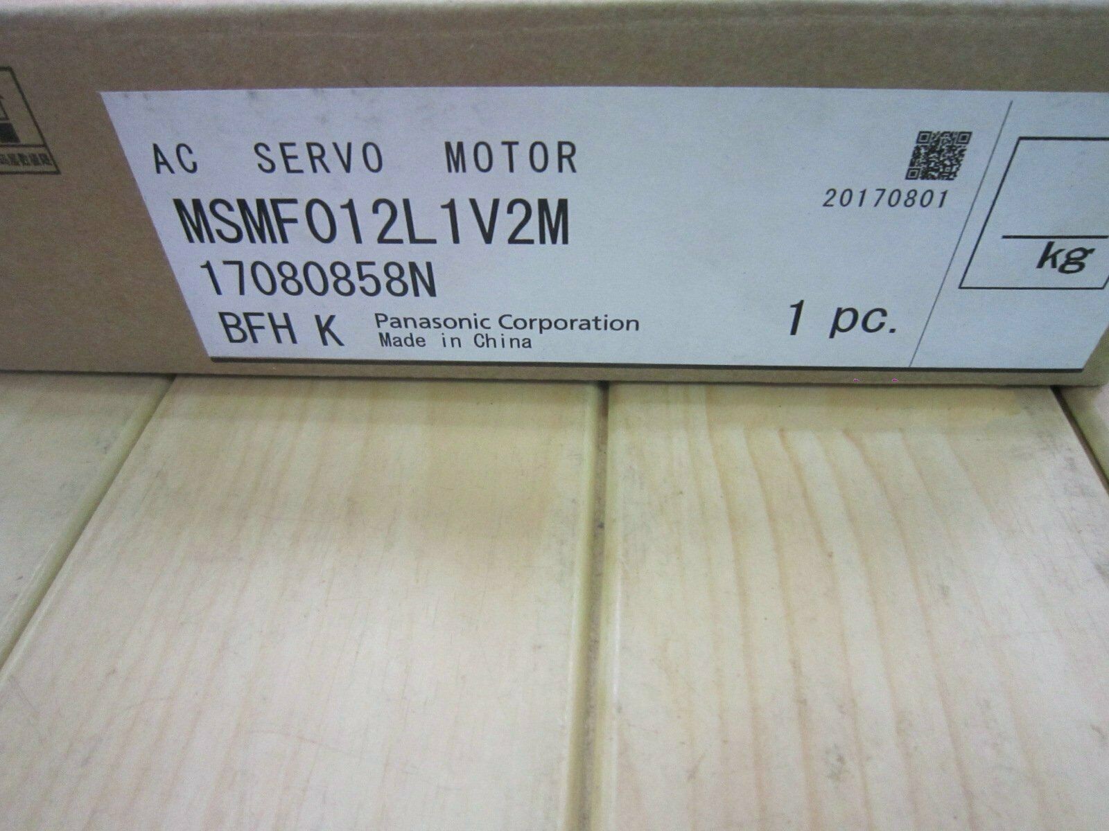 One New AC Servo Motor For Panasonic MSMF012L1V2M In Box Free Shipping