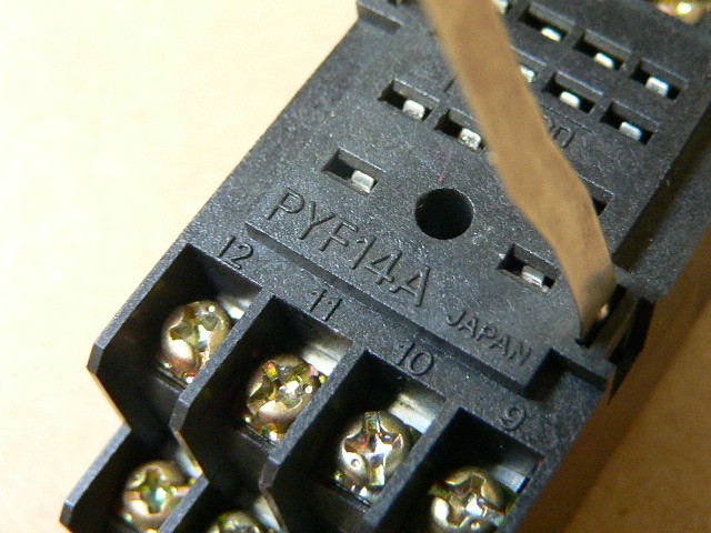 Omron Pyf14a Type 14 Pins Standard 35Mm Mounting Rail Relay Socket Base