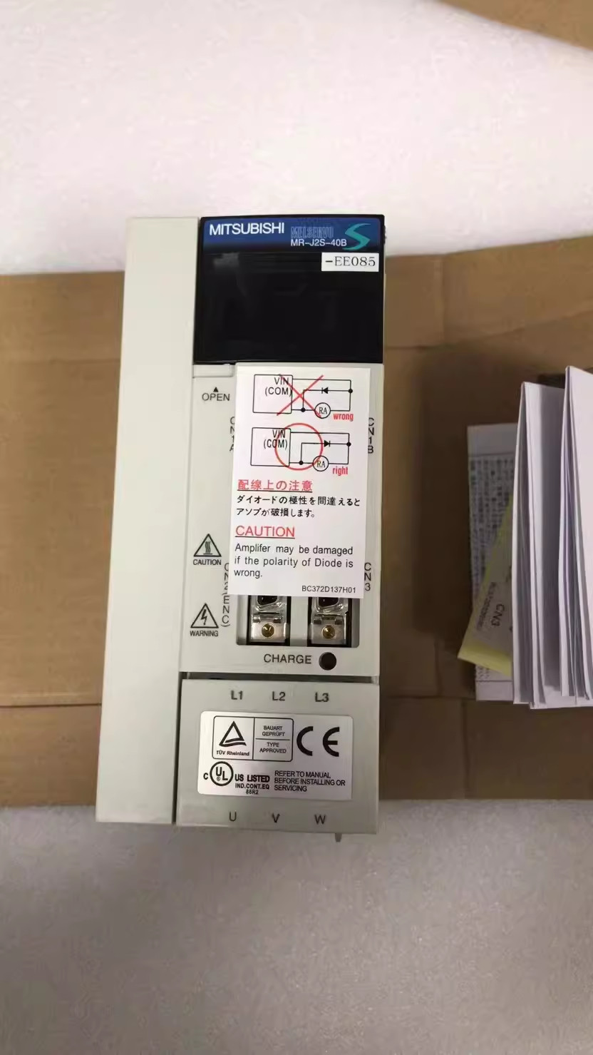 One Mitsubishi MR-J2S-40B-EE085 MRJ2S40BEE085 Servo Driver New