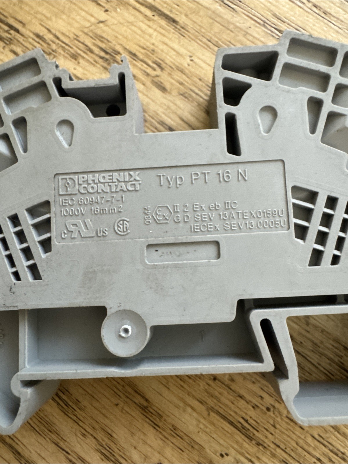 Lot of 4 PHOENIX CONTACT PT 16 N TERMINAL BLOCK