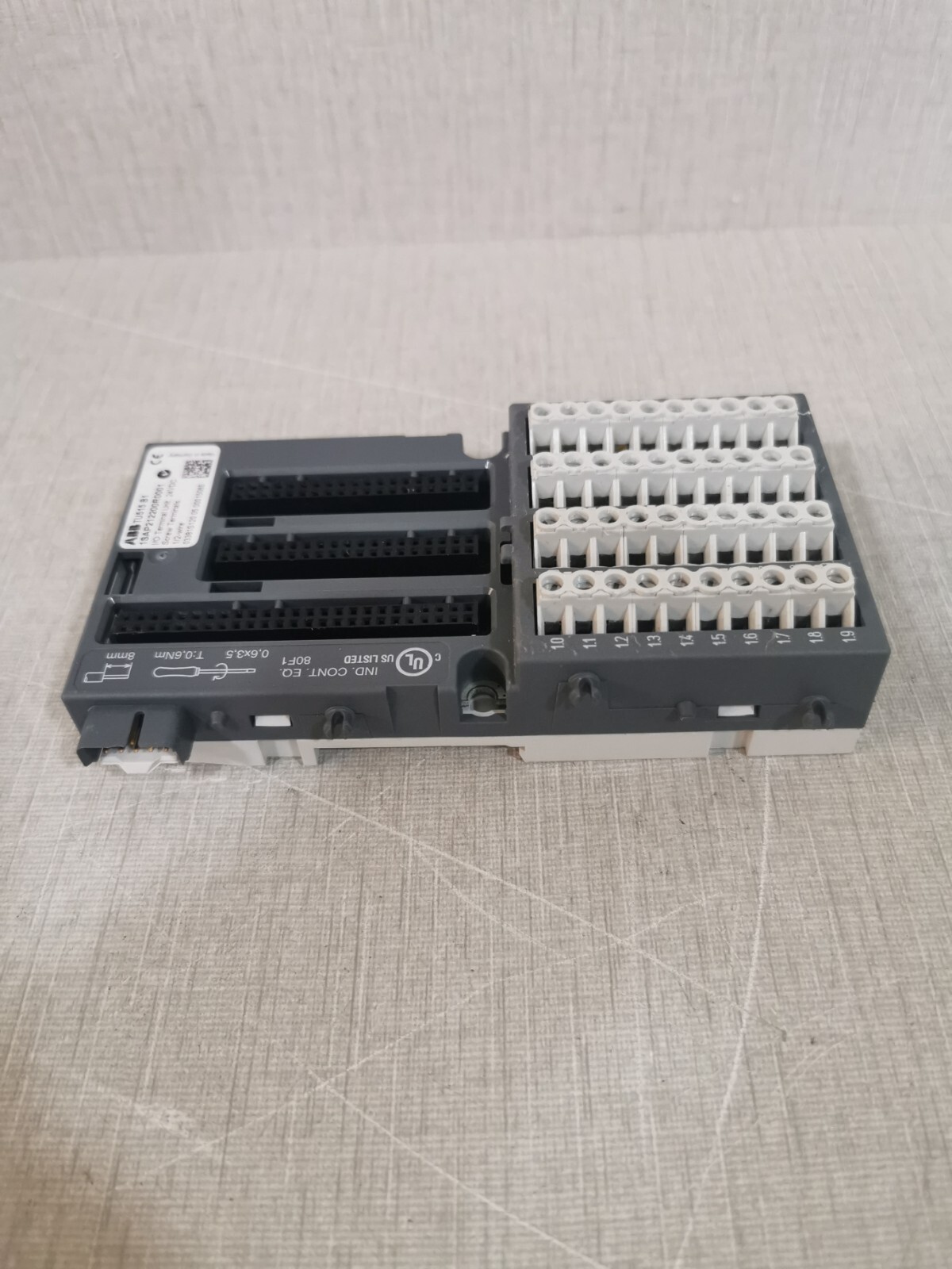 ABB DC523 B4 Digital Input/Output Module 1SAP240500R0001 with TU515 B1