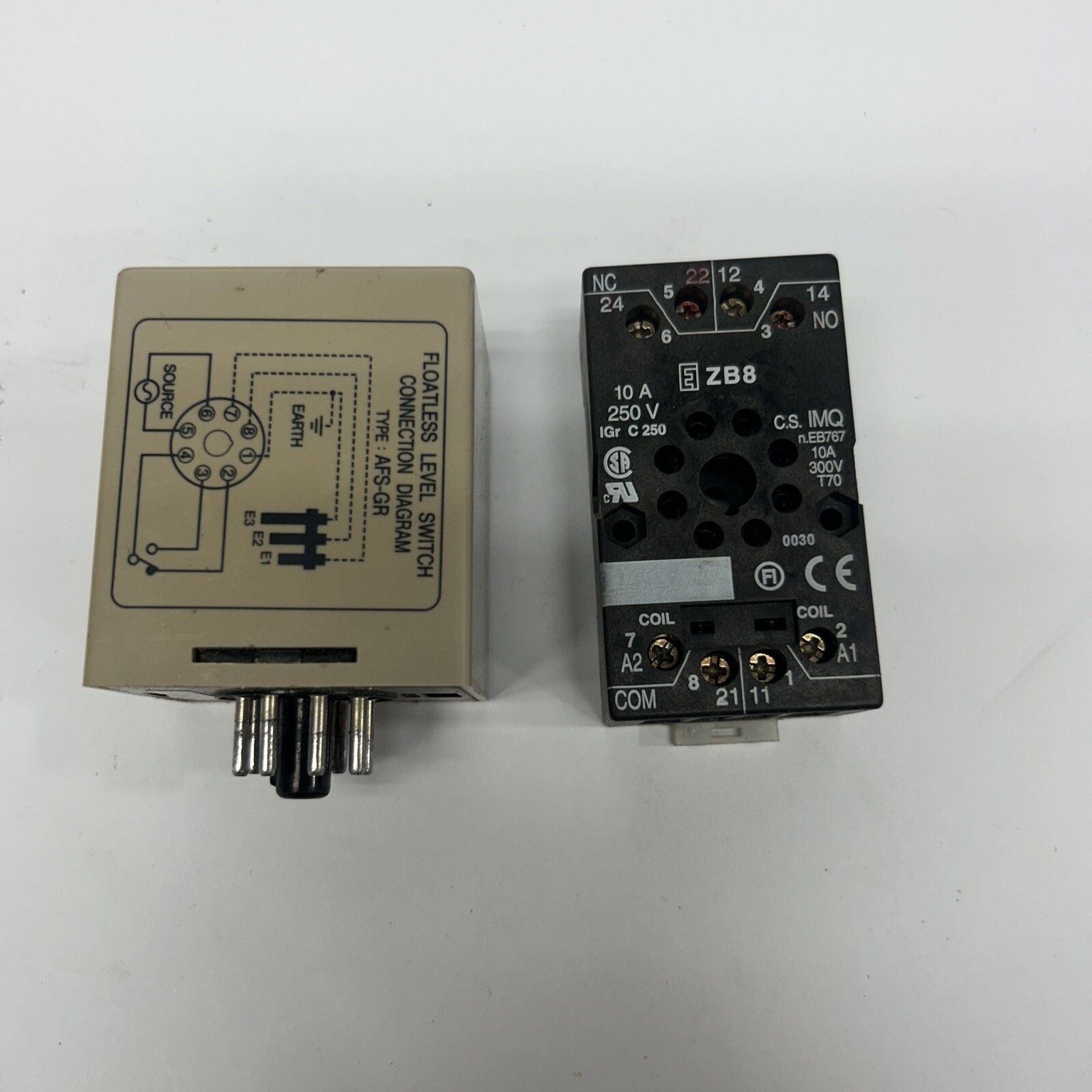 1 pcs Level controller Relay FLOATLESS LEVEL SWITCH AFS-GR AC 220V With ZB8 Base