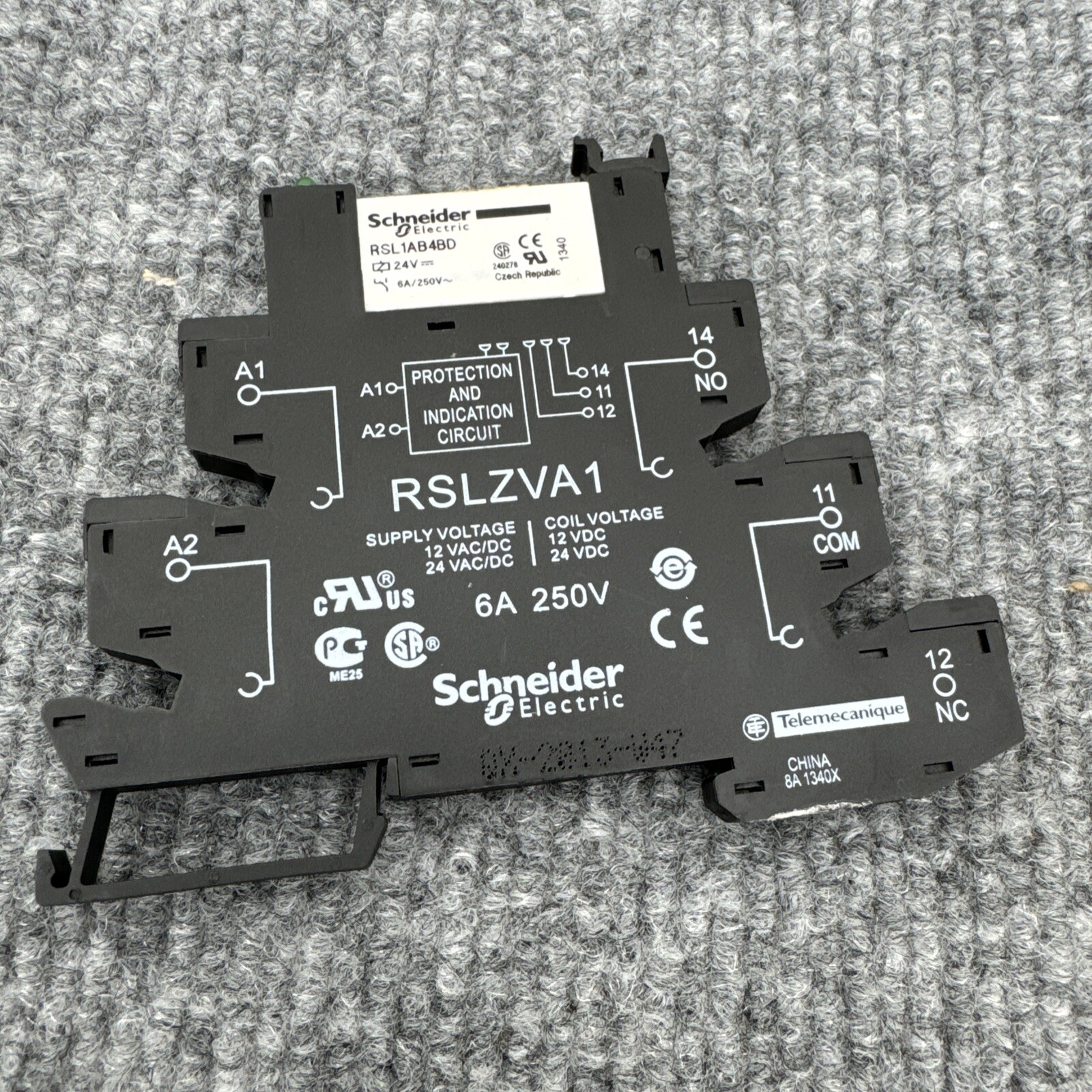 Schneider Electric RSLZVA1 Slim Interface Relay Socket Base w/ RSL1AB4BD Relay