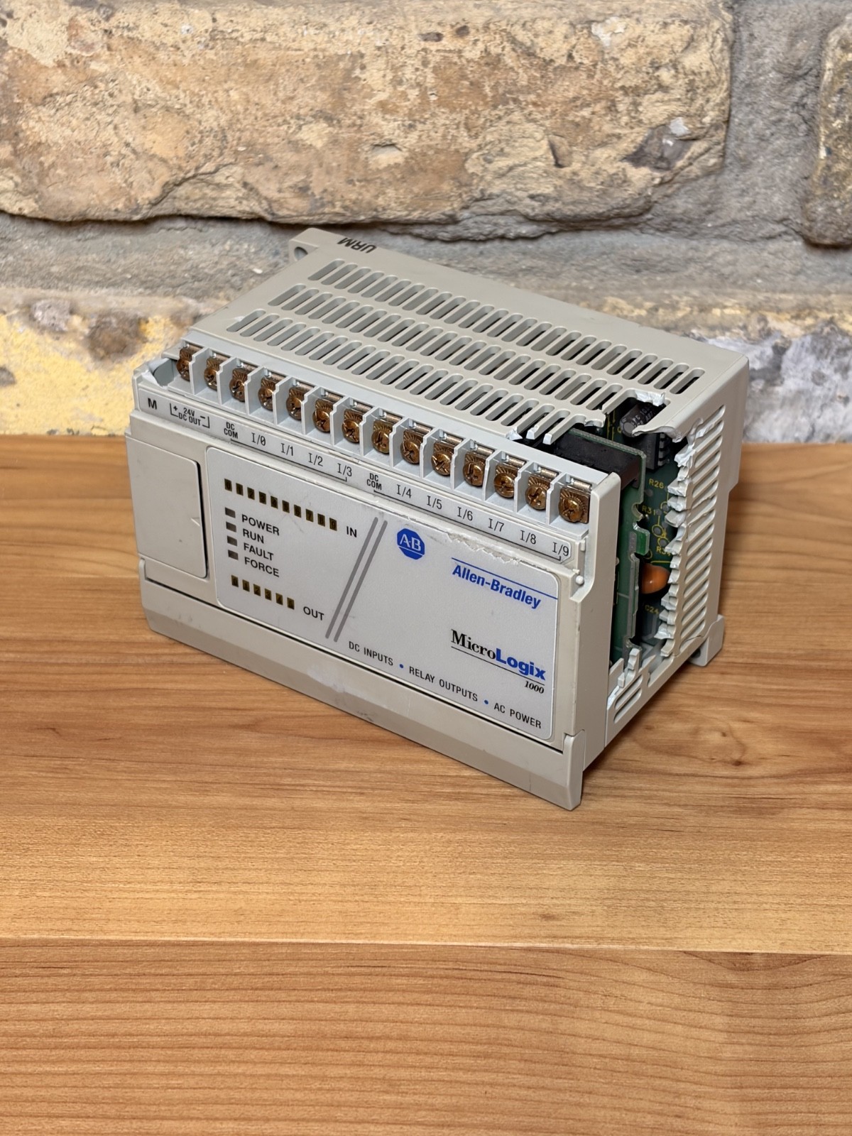 Allen-Bradley 1761-L16BWA Series C Micrologix 1000 I/O PLC Module 1761L16BWA