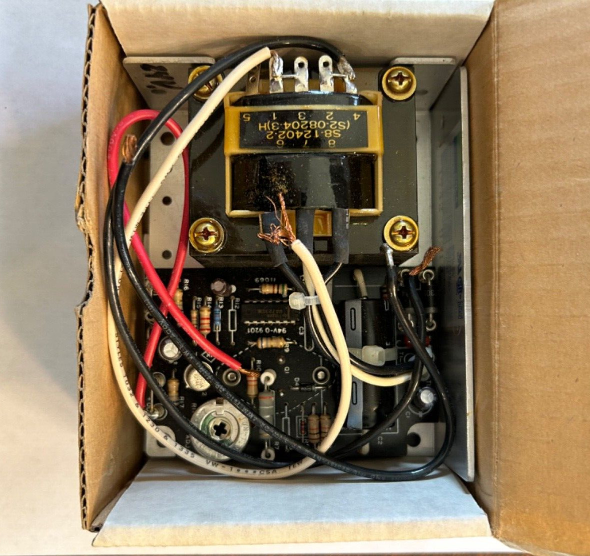 SOLA ELECTRIC SLS-24-012, (Unused but has broken wire-selling as used)
