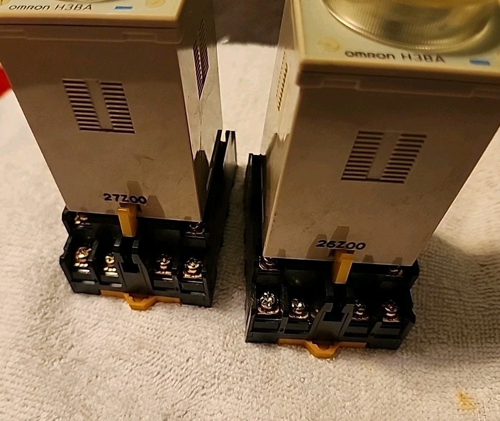 2) OMRON MULTI RANGE TIMER TIMING RELAY 8 PIN 120 VAC LOT OF 2