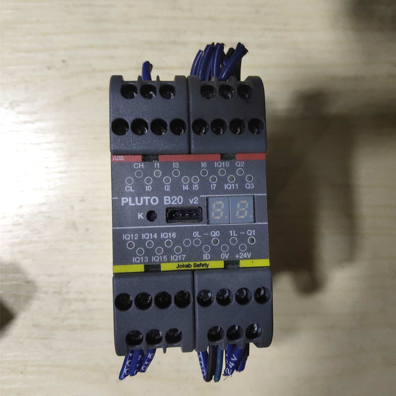 1PS Used Abb safety relay PLUTO B20 V2 2TLA020070R4600 DHL SHIPPING