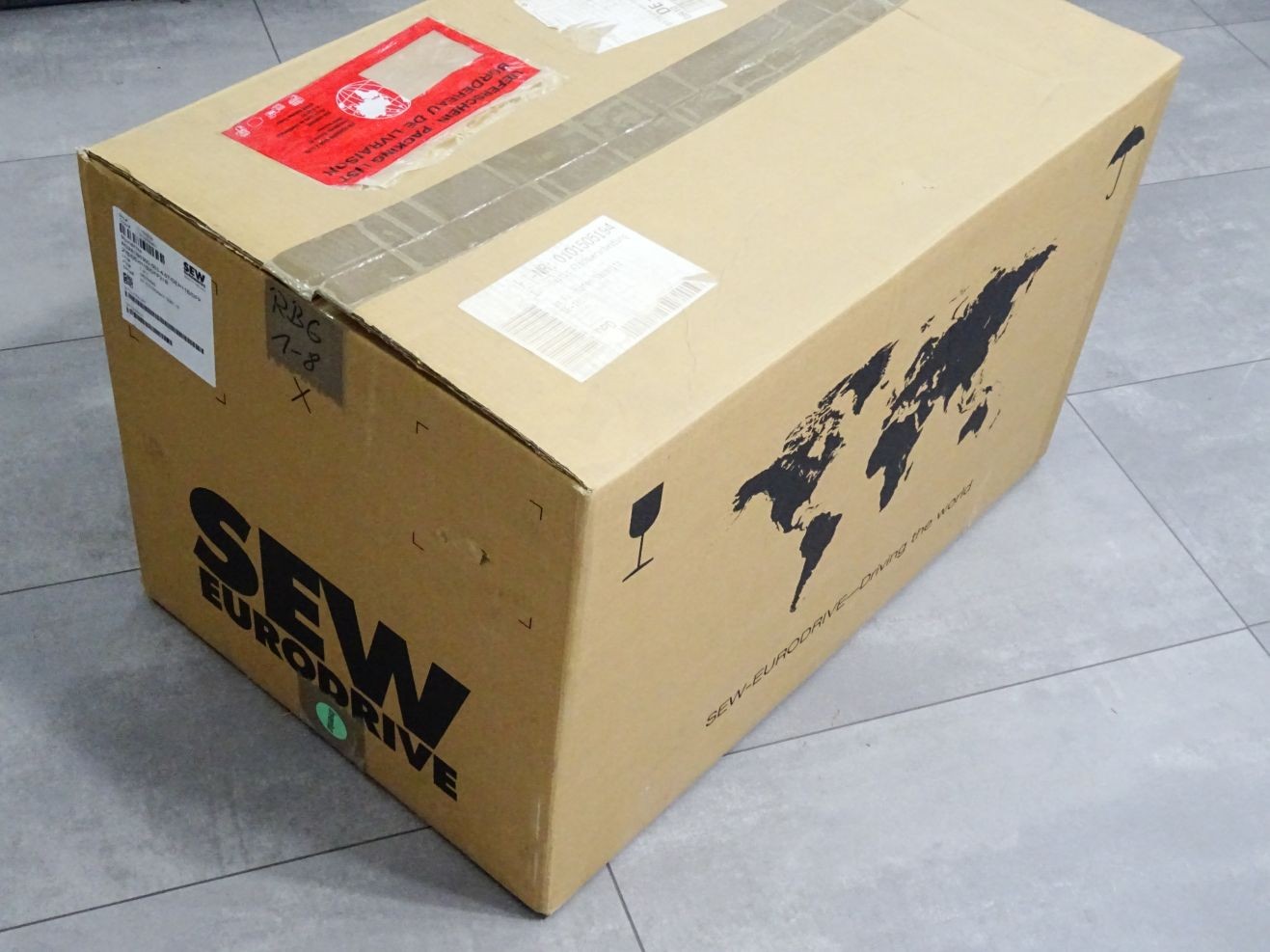 SEW Eurodrive MDX61B0300-503-4-0T/DEH11B/DFP21B/DEH11B/DFP21B 08279845/New Original Packaging