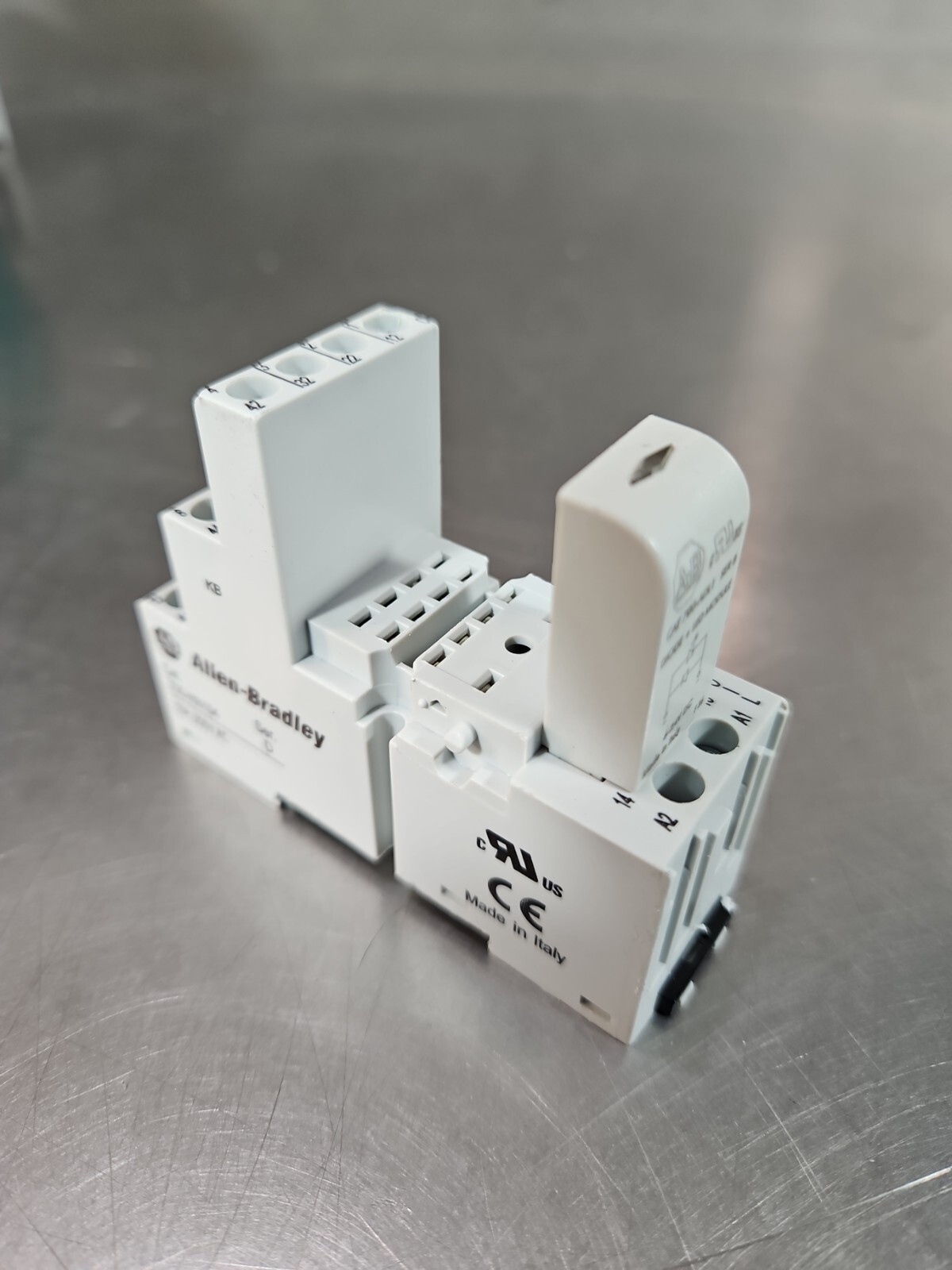 Allen-Bradley 700-HN104. Relay Module Base Loc 4A-6