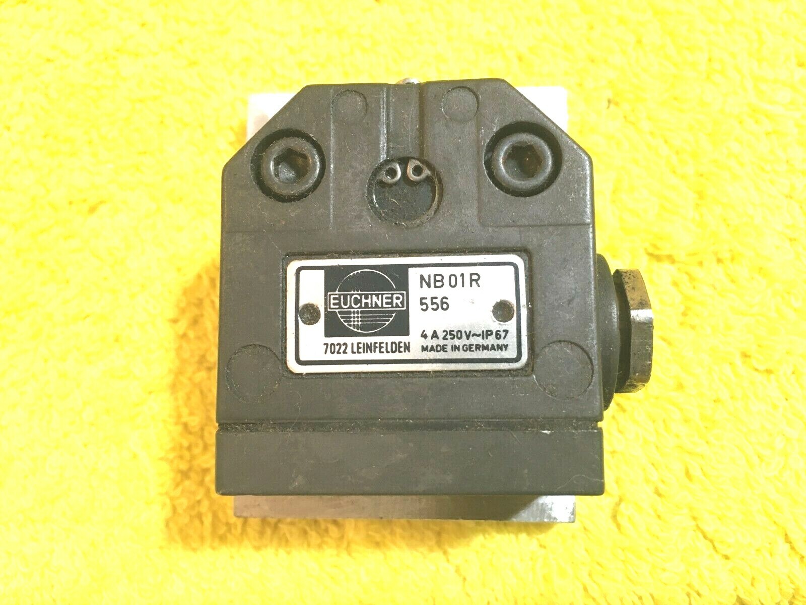 ***USED*** EUCHNER NB01R 556 SINGLE POSITION LIMIT SWITCH 4A 250V IP67