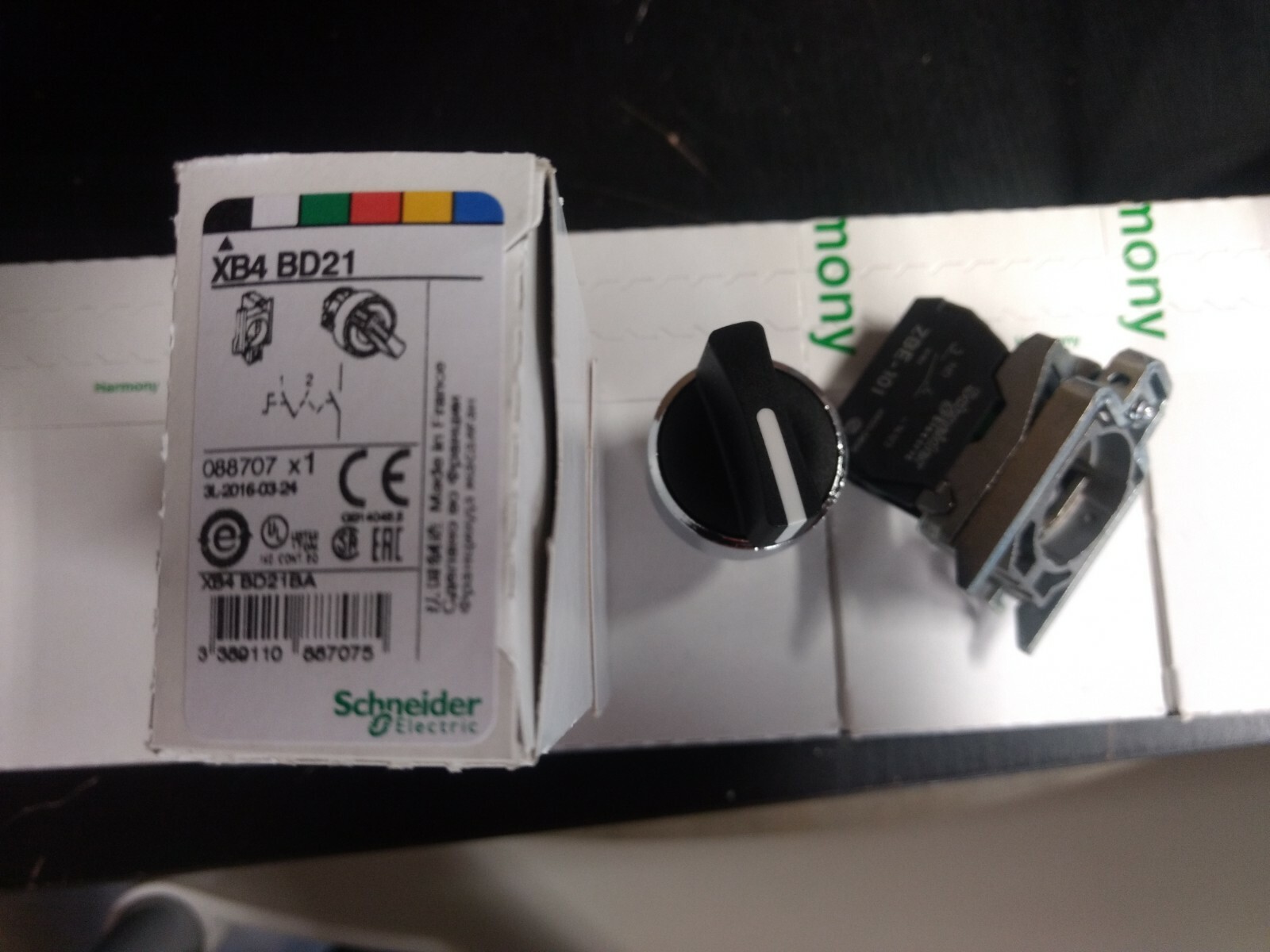 XB4BD21 Black selector switch Ø22 2-position stay put 1NO SCHNEIDER NEW Original