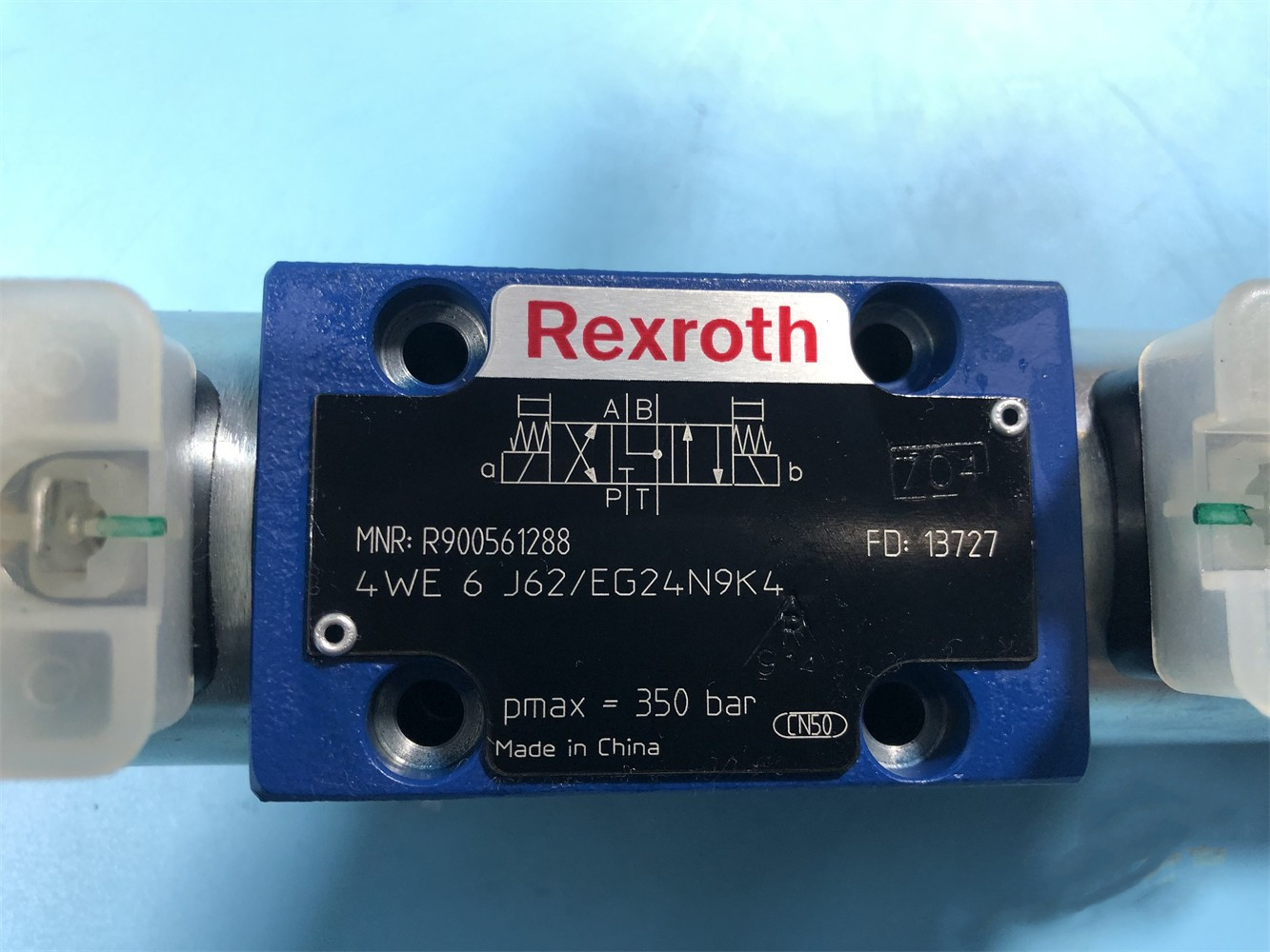 Rexroth R900561288 4WE6J6X/EG24N9K4 Solenoid Valve