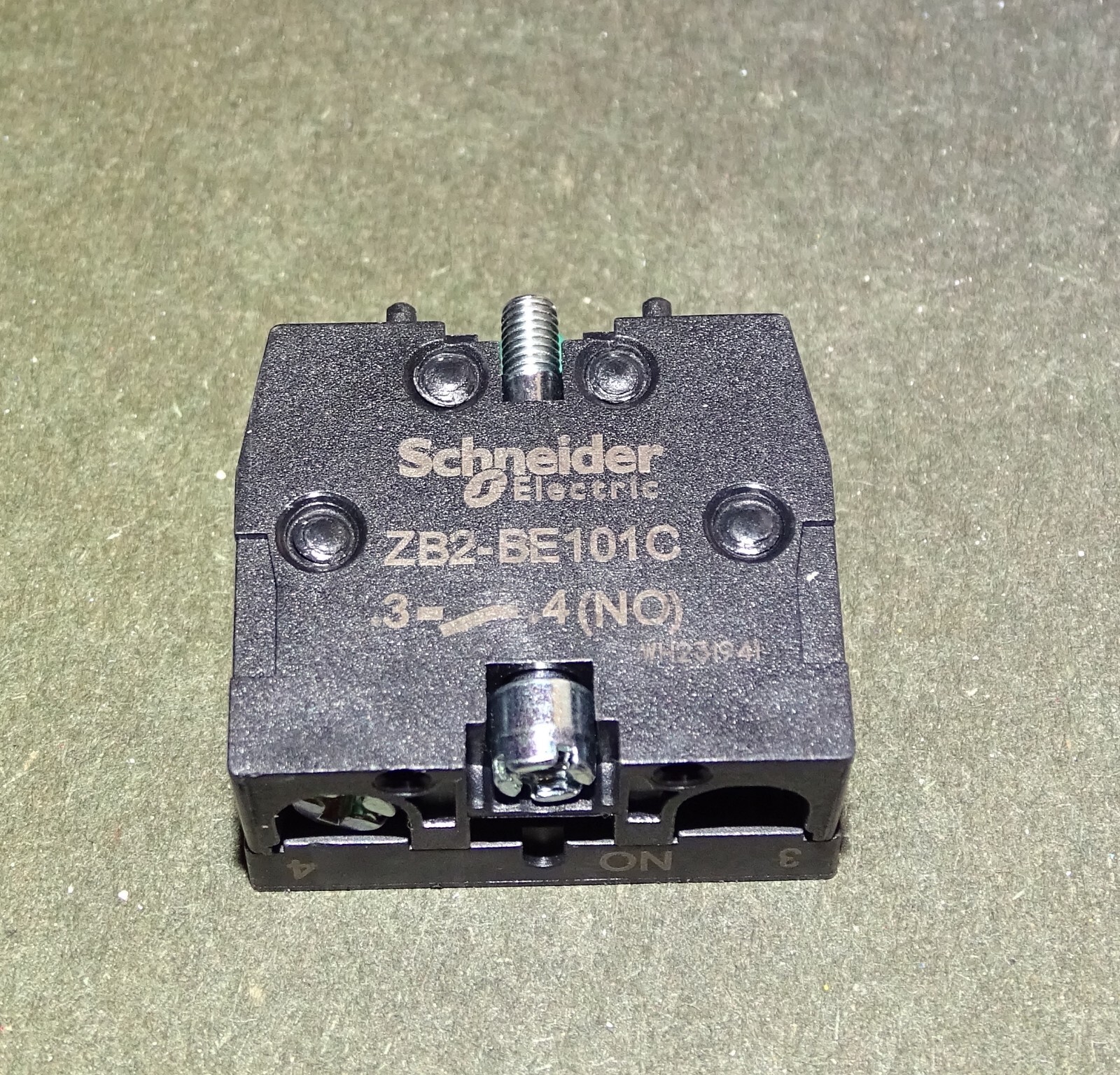 ZB2-BE101C Single Contact Block for 22mm Push Buttons – Telemecanique Schneider