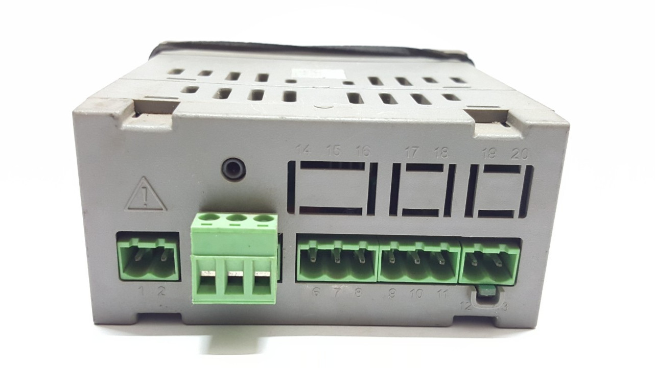 DATA TRACK PROCESS INSTRUMENTS TRACKER 200 90-265V 50/60HZ 12-32VDC 7VA