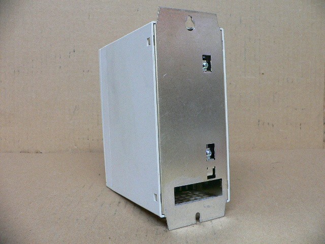 Keb Combivert 05F5b3a-090A 1/Pkg 240V 0.9Kva 0.37Kw 2/4P 50/60Hz Power Ac Motor